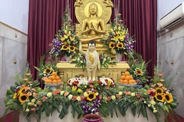 Lễ đài Phật đản được thiết trí tại chùa Mahabodhi (New Delhi)