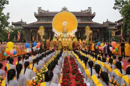 Lễ đài chính tại tổ đình Từ Đàm (Q.Thuận Hóa, TP.Huế)