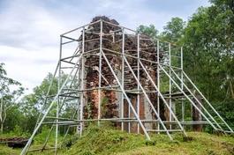 Hiện di tích quốc gia đặc biệt Phật viện Đồng Dương chỉ còn lại tháp Sáng, cũng đã xuống cấp và đang được chống đỡ