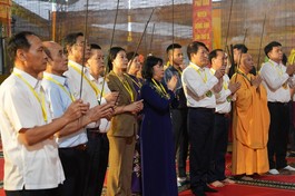 Đại tướng Lương Tam Quang cùng lãnh đạo T.Ư và TP.Hà Nội dâng hương tại chùa Phúc Lâm cổ (H.Đông Anh, Hà Nội)