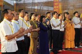 Đại tướng Lương Tam Quang cùng lãnh đạo T.Ư và TP.Hà Nội dâng hương tại chùa Phúc Lâm cổ (H.Đông Anh, Hà Nội)