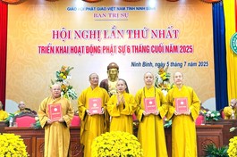 Trao quyết định đến chư tôn đức lãnh đạo Ban Trị sự GHPGVN tỉnh Ninh Bình, nhiệm kỳ 2022-2027