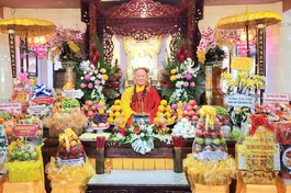 Giác linh đài Hòa thượng Thích Huệ Thành tại chùa Bửu Liên