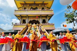 Cắt băng khánh thành chùa Hồng Phước