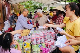 "Phiên chợ từ tâm" hỗ trợ 200 hộ gia đình có hoàn cảnh khó khăn tại xã Xuân Phước, Đắk Lắk