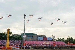 Không quân bay chào mừng trên bầu trời Quảng trường Ba Đình, sáng nay 2-9