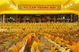 Hơn 1.500 Tăng Ni vân tập về tổ đình Từ Đàm tham dự Pháp hội Vu lan