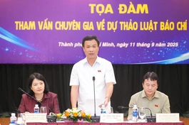 Phó Chủ nhiệm Ủy ban Văn hóa và Xã hội của Quốc hội Triệu Thế Hùng phát biểu tại buổi tọa đàm - Ảnh: Hữu Hạnh/TTO