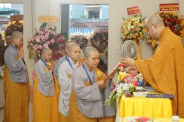 Trao Bằng tốt nghiệp đến Ni sinh Trường Trung cấp Phật học Đà Nẵng