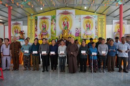 Ban Trị sự GHPGVN tỉnh Hà Tĩnh, Nghệ An và Thanh Hóa thăm, tặng quà bà con bị ảnh hưởng do bão số 10