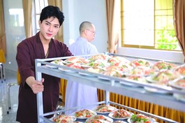 Hồ Thanh Phong - pháp danh Chơn Tịnh công quả tại chùa - Ảnh: NVCC