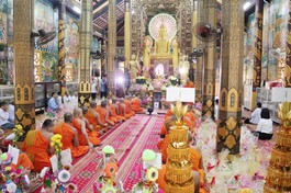 Quang cảnh buổi lễ tại chùa Âng