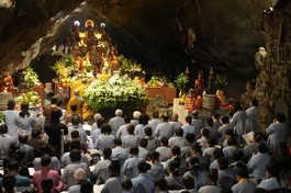 Trang nghiêm khóa lễ lạy Ngũ bách danh trong động Hương Tích