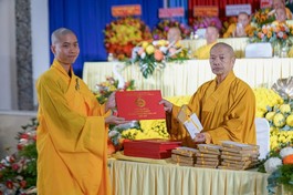 Tăng sinh khóa XIV (2022-2025) nhận Bằng tốt nghiệp Trung cấp Phật học 