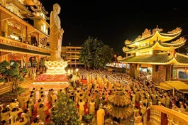 Pháp môn niệm Phật cầu sinh Tịnh độ phổ biến trong đời sống, tuy nhiên để đạt đến “bất niệm tự niệm”, bạn cần phát huy tín-nguyện-hạnh, niệm Phật thật tinh chuyên - Ảnh: Vạn Đức