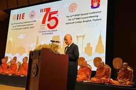 Cư sĩ Phallop Thaiarry, Chủ tịch Hội Liên hữu Phật giáo Thế giới (WFB), Viện trưởng Đại học Phật giáo Thế giới (WBU) đọc diễn văn kỷ niệm tại buổi lễ