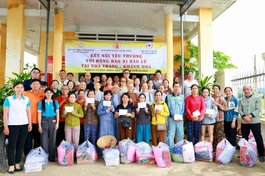 Quỹ từ thiện chùa Thiên Quang kết nối yêu thương với đồng bào bị bão lũ tại Nha Trang - Khánh Hòa