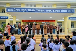 Chư Tăng, Phật tử tu viện Khánh An tổ chức đoàn thiện nguyện cứu trợ bà con tại tỉnh Phú Yên (cũ)