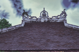 "Mái chùa che chở hồn dân tộc/ Nếp sống muôn đời của Tổ tông”