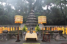 Hữu nhiễu bảo tháp Tổ sư Thiệt Diệu Liễu Quán 