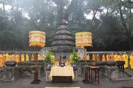 Hữu nhiễu bảo tháp Tổ sư Thiệt Diệu Liễu Quán 