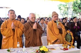 Chư tôn đức cử hành khóa lễ cầu nguyện