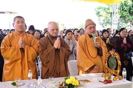 Chư tôn đức cử hành khóa lễ cầu nguyện