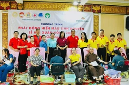 Chư Tăng, Phật tử tham gia hiến máu tại chùa Hòa Khánh