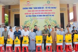 200 phần quà xuân được trao tặng đến bà con xã An Định, Vĩnh Long trong chương trình “Xuân đoàn kết – Tết yêu thương” tại chùa Tuyên Linh