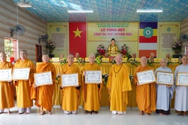 Trao Bằng công đức đến chư Tăng Ni thuộc Khu vực VIII 