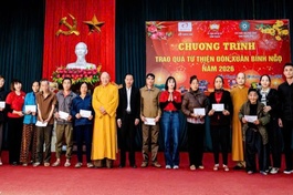 Có 300 phần quà Tết được trao đến bà con có hoàn cảnh khó khăn