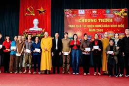 Có 300 phần quà Tết được trao đến bà con có hoàn cảnh khó khăn