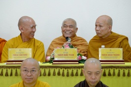 Hòa thượng Thích Giác Toàn hoan hỷ tán thán tinh thần phụng sự của quý tôn đức lãnh đạo Viện, các phân viện cũng như các trung tâm trực thuộc - Ảnh: Bảo Toàn/BGN