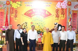 Đoàn lãnh đạo Tỉnh ủy Vĩnh Long chúc Tết Ban Trị sự GHPGVN tỉnh tại Văn phòng Thường trực 2 - chùa Lưỡng Xuyên (P.Trà Vinh)