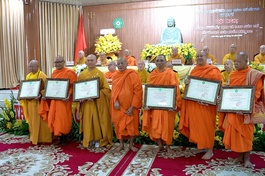 Trao Giáo chỉ tấn phong giáo phẩm Hòa thượng