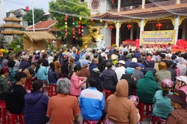 Các tự viện tổ chức phiên chợ 0 đồng, tặng quà Tết đến bà con khó khăn