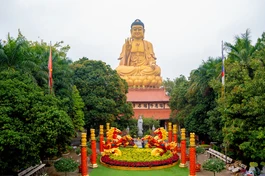 Đại tượng Phật A Di Đà, cao 72m được an vị tại chùa Khai Nguyên