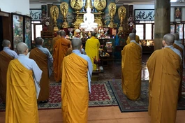 Tăng Ni nghiên cứu sinh Đại học Delhi Bố-tát định kỳ