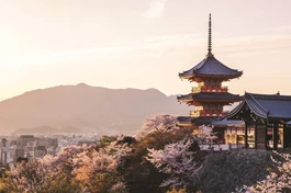 Bảo tháp của ngôi chùa Kyomizu-dera (清水寺, Thanh Thủy tự), Kyoto ngôi đại tự được công nhận là Di sản văn hóa thế giới tại Nhật Bản