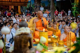 Tết Chôl Chnăm Thmây từ lâu đã trở thành cầu nối văn hóa, giúp cộng đồng Khmer thêm gắn kết. Trong ảnh, Tết cổ truyền Chôl Chnăm Thmây năm 2025 tại chùa Candaransi - Ảnh: Đăng Huy