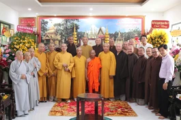 Ban Trị sự GHPGVN tỉnh Vĩnh Long thăm, chúc Tết Chôl Chnăm Thmây Hòa thượng Thạch Sok Xane tại chùa Âng