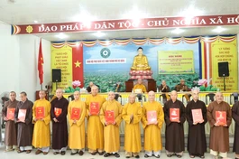Hòa thượng Thích Từ Nghiêm trao quyết định chuẩn y nhân sự Ban Trị sự GHPGVN TP.Đà Nẵng, nhiệm kỳ 2026-2031