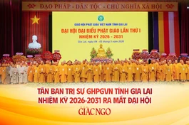 Tân Ban Trị sự GHPGVN tỉnh Gia Lai, nhiệm kỳ 2026-2031 lưu niệm cùng chư tôn đức Hội đồng Trị sự, chính quyền tỉnh sáng 5-5 - Ảnh: Như Danh - Thiết kế: Nguyện Truyền/BGN