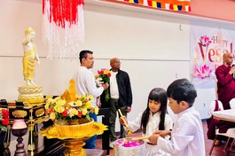 Em Tắm Phật