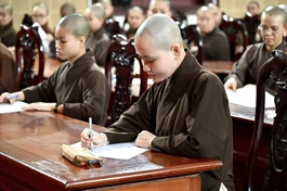 Thí sinh nghiêm túc làm bài thi