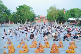 Nhiều phụ huynh trẻ tham gia các khóa tu thiền, lớp giáo lý Phật giáo để áp dụng vào đời sống, xây dựng mái ấm hạnh phúc
