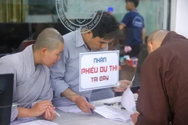 Thí sinh tham dự kỳ thi tuyển sinh cử nhân Phật học khóa XX - Học viện Phật giáo VN tại TP.HCM