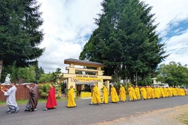Liên Hoa là một ngôi chùa Việt được tạo dựng cách đây 35 năm tại thủ phủ Olympia bang Washington