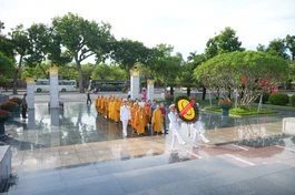 Đoàn Ban Trị sự GHPGVN TP.Hà Nội cùng đại diện lãnh đạo chính quyền, các sở, ban, ngành Thành phố đặt vòng hoa tri ân các anh hùng liệt sĩ tại Đài tưởng niệm Bắc Sơn