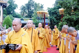 Chư tôn giáo phẩm Ban Thường trực Ban Trị sự GHPGVN TP.HCM thăm, sách tấn hành giả an cư khu vực Bình Dương tại trường hạ tổ đình Hội Khánh (P.Thủ Dầu Một, TP.HCM)